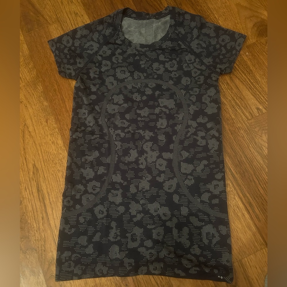 LULULEMON: Swiftly Tech Short-Sleeve Shirt 2.0
